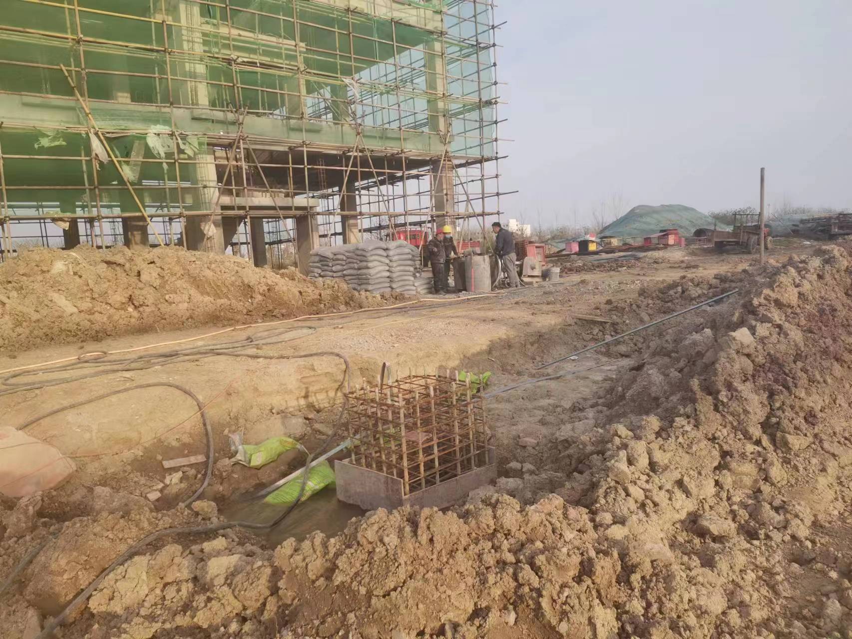 仁布当桥梁出现裂缝的时候应该及时加固修补